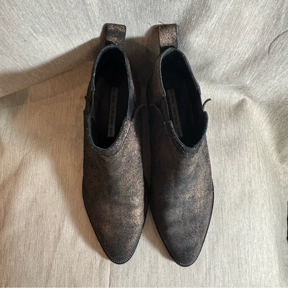 & OTHER STORIES SZ 9 Rare Old Gold Black Pull On Pointy Toe Stacked Heel Booties - Picture 4 of 11